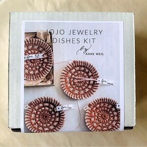 JoJo Jewelry Woven Dish Kit by Anne Weil - Black & Cream Coiled Set